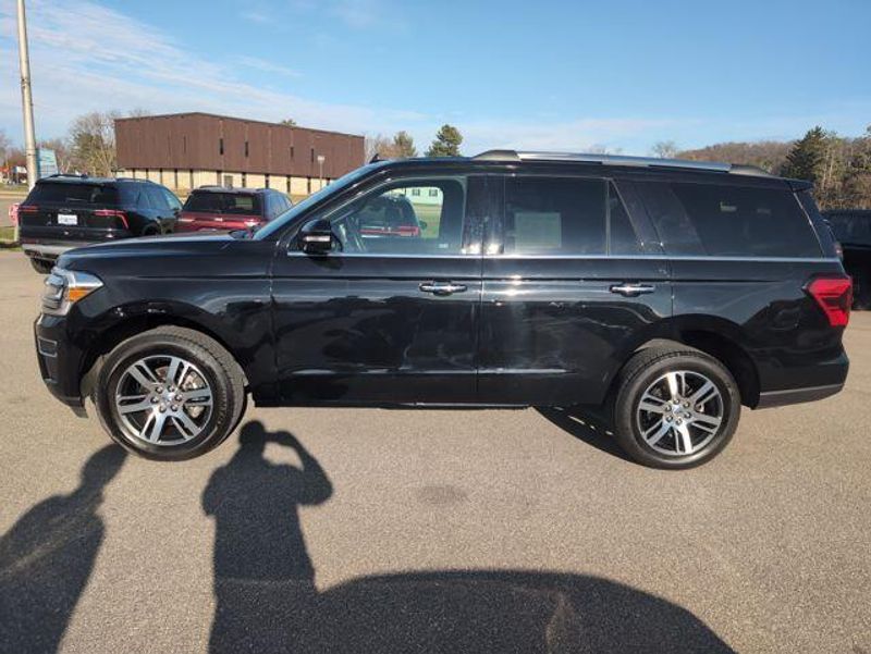 2023 Ford Expedition Limited photo 2