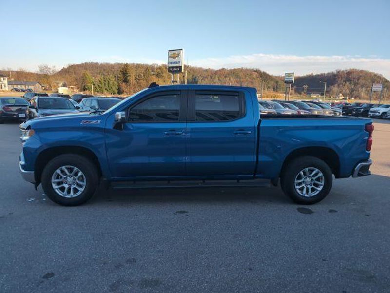 2022 Chevrolet Silverado 1500 LT photo 2