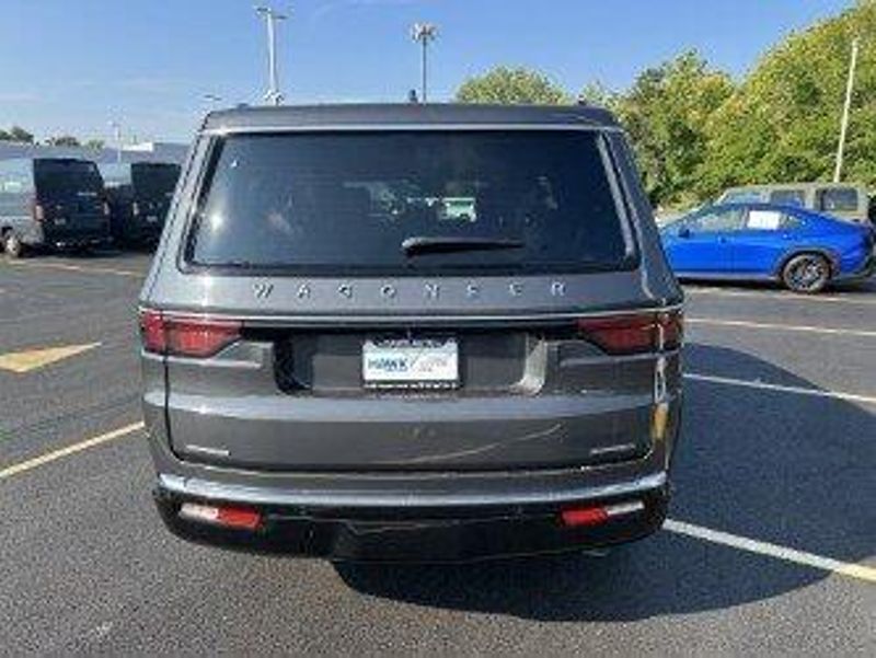2022 Jeep Wagoneer Series III photo 2