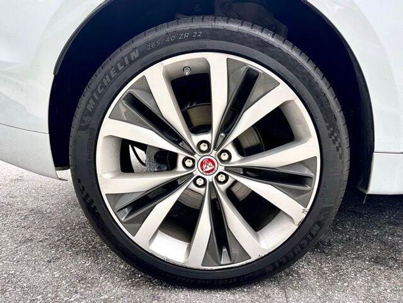2017 Jaguar F-PACE 35t R-Sport