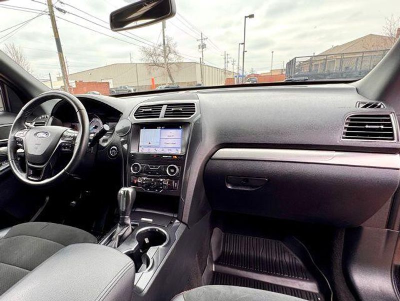 Used 2019 Ford Explorer XLTImage 14