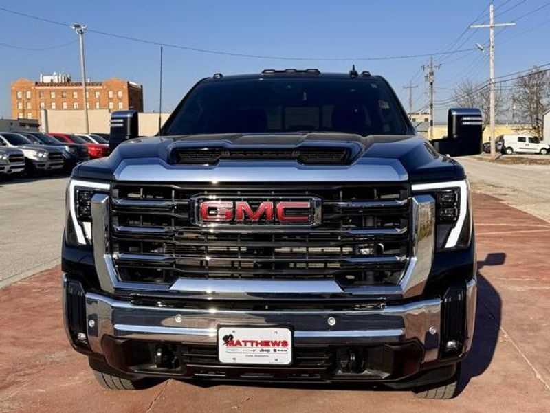 2025 Gmc Sierra HD SLT photo 2