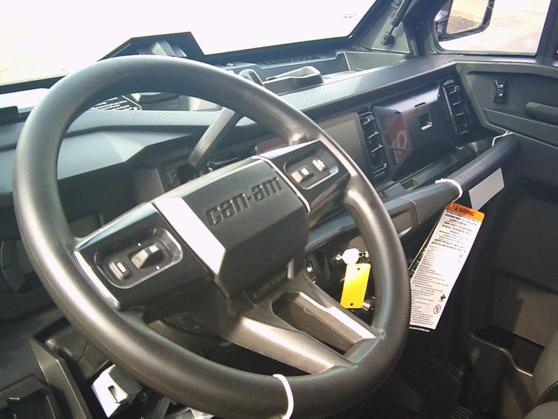 NEW 2026 CAN-AM DEFENDER LIMITED CAB HD11 Image 16