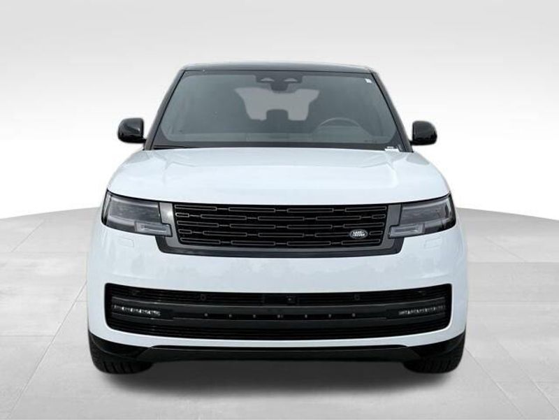 Used 2025 Land Rover Range Rover SE
