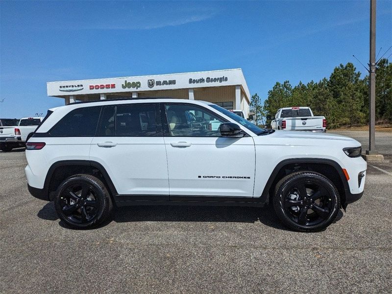 2024 Jeep Grand Cherokee Limited 4x4Image 3