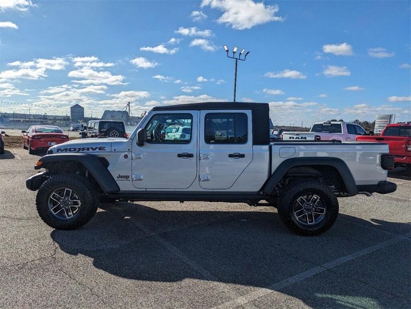 2024 Jeep Gladiator Mojave 4x4 in a Silver Zynith Clear Coat exterior color and Blackinterior. South Georgia CDJR 229-443-1466 southgeorgiacdjr.com 