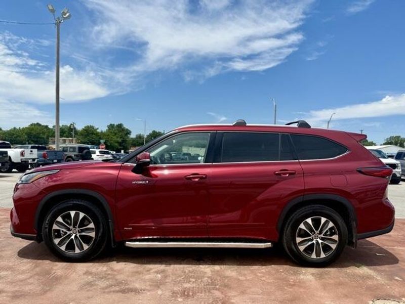 2021 Toyota Highlander XLEImage 9