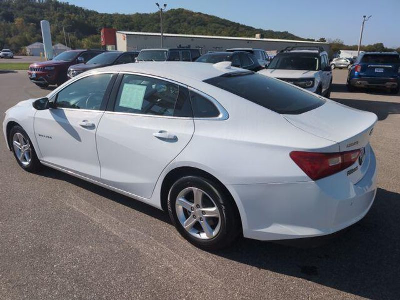2024 Chevrolet Malibu 1LT photo 4