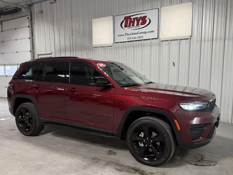 Used 2024 Jeep Grand Cherokee AltitudeImage 1