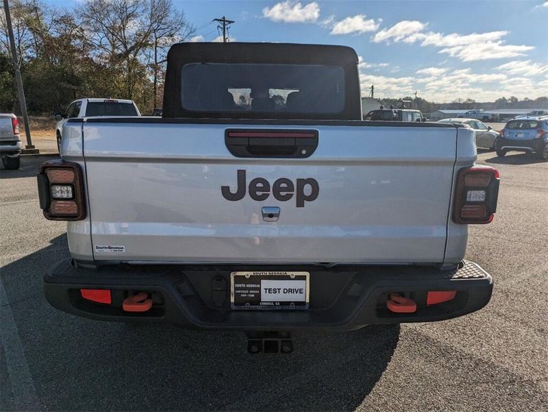 2024 Jeep Gladiator Mojave 4x4 in a Silver Zynith Clear Coat exterior color and Blackinterior. South Georgia CDJR 229-443-1466 southgeorgiacdjr.com 