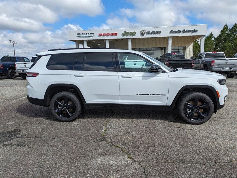 2024 Jeep Grand Cherokee L Altitude 4x4Image 3