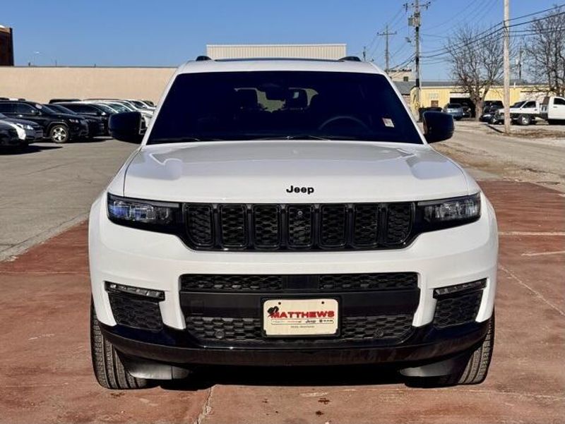 New 2025 Jeep Grand Cherokee L Limited 4x2Image 2