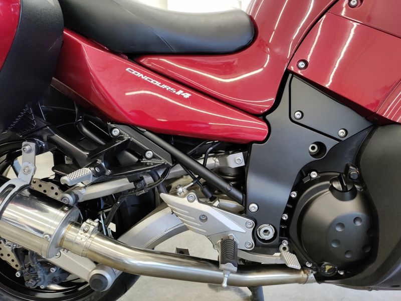2014 Kawasaki ZG1400CEF  in a Red exterior color. Legacy Powersports 541-663-1111 legacypowersports.net 