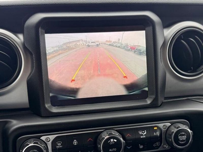 Used 2021 Jeep Wrangler Unlimited Image 16