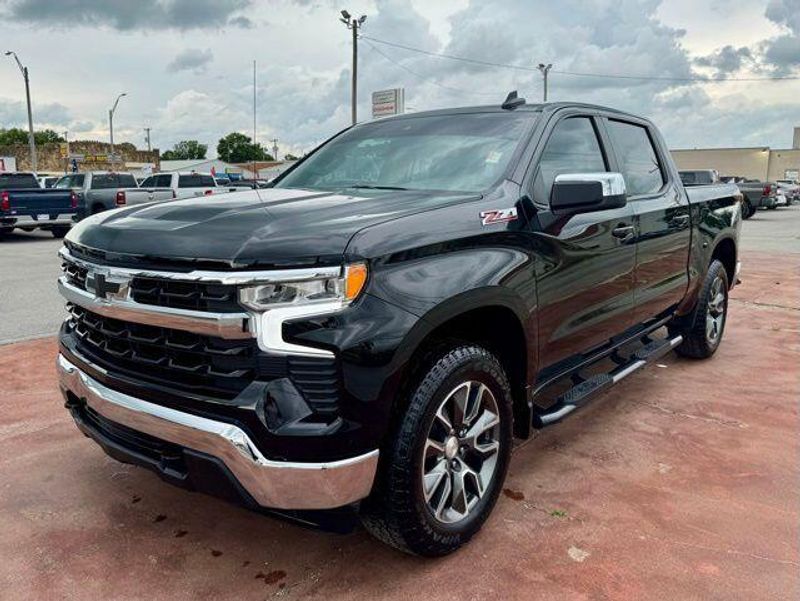 Used 2025 Chevrolet Silverado 1500 LTImage 1