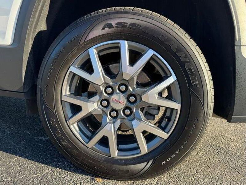 Used 2023 GMC Acadia SLT