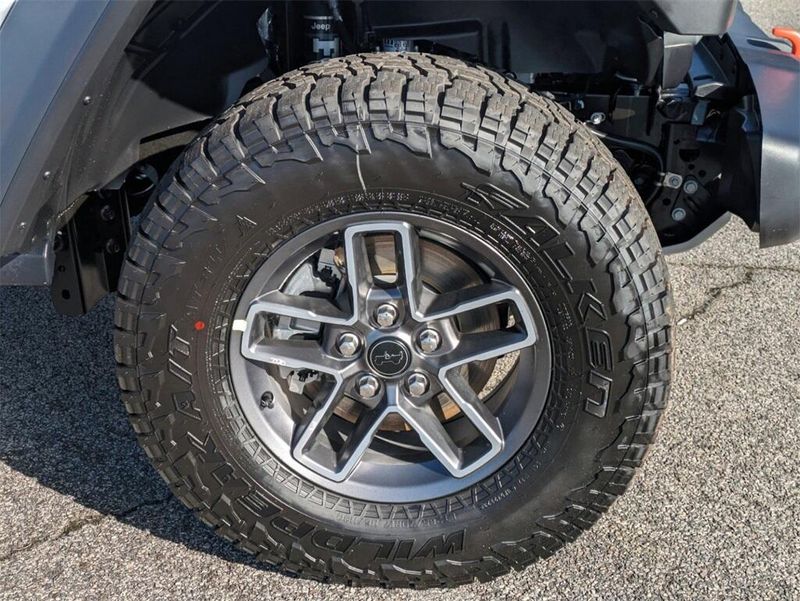 2024 Jeep Gladiator Mojave 4x4 in a Silver Zynith Clear Coat exterior color and Blackinterior. South Georgia CDJR 229-443-1466 southgeorgiacdjr.com 