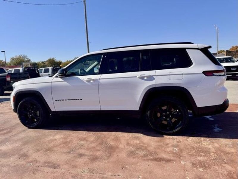 Used 2024 Jeep Grand Cherokee L Altitude XImage 8