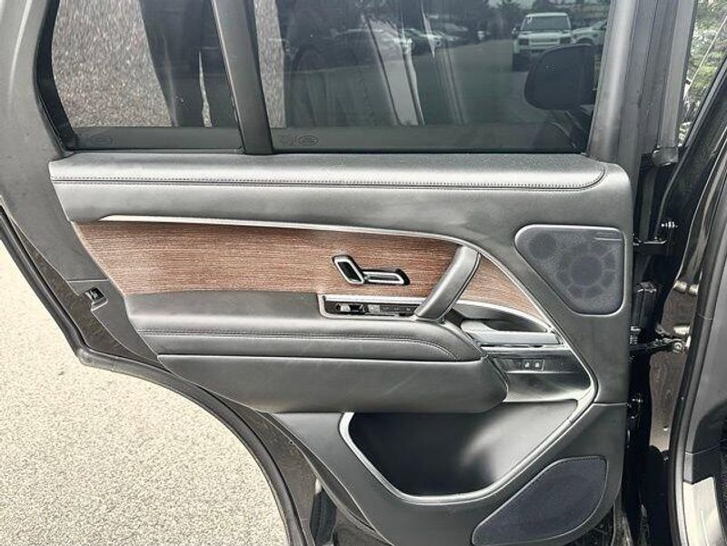2025 Land Rover Range Rover SE