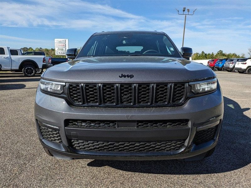 2024 Jeep Grand Cherokee L Limited 4x2Image 9