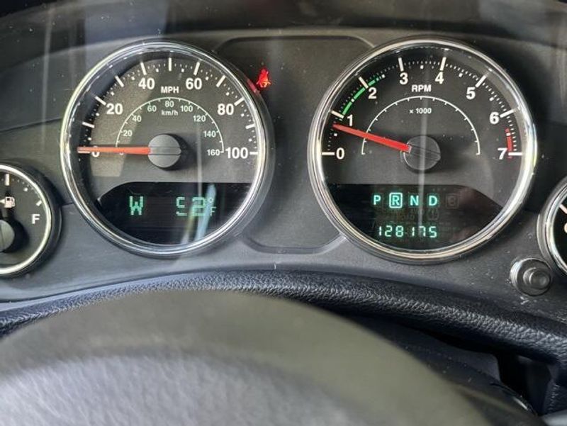2014 Jeep Wrangler Unlimited SaharaImage 16