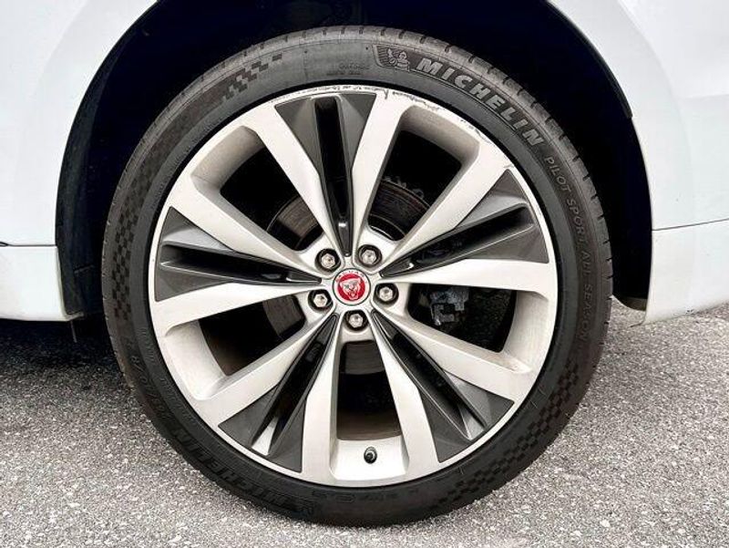 2017 Jaguar F-PACE 35t R-Sport