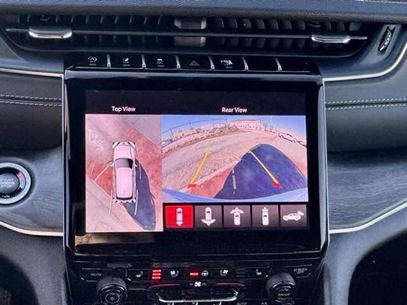 New 2025 Jeep Grand Cherokee Limited 4x4Image 17