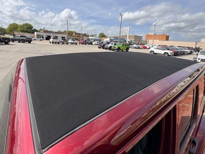 Used 2021 Jeep Wrangler Unlimited Sahara AltitudeImage 17