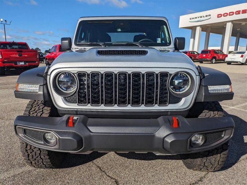 2024 Jeep Gladiator Mojave 4x4 in a Silver Zynith Clear Coat exterior color and Blackinterior. South Georgia CDJR 229-443-1466 southgeorgiacdjr.com 