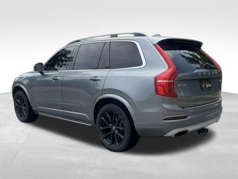 2016 Volvo XC90 T6 Momentum