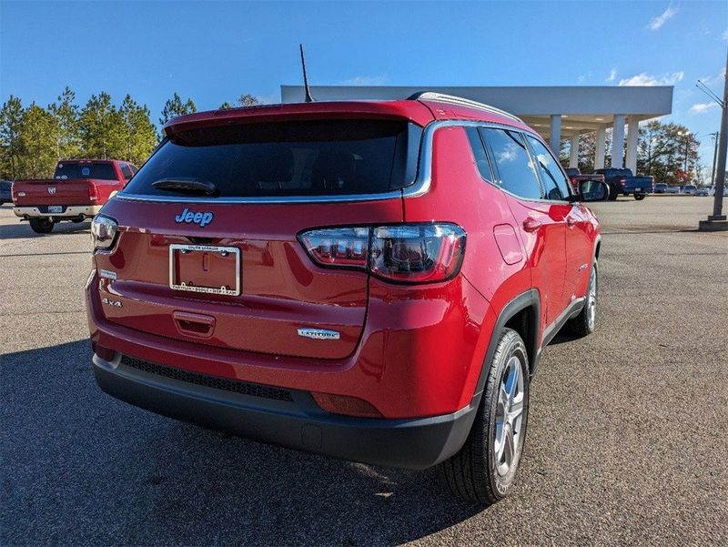 2024 Jeep Compass Latitude 4x4 with a Blackinterior. South Georgia CDJR 229-443-1466 southgeorgiacdjr.com 