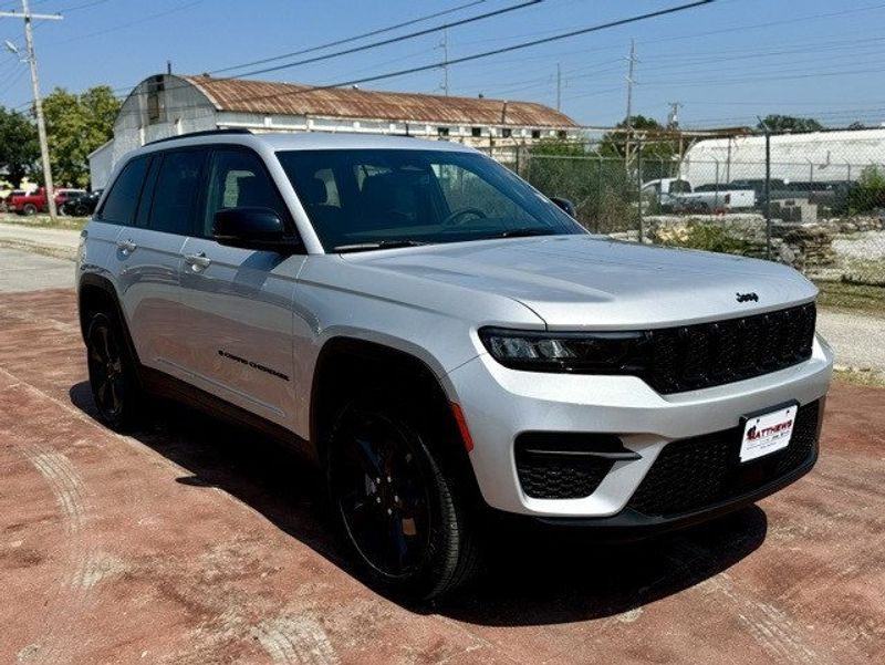 2024 Jeep Grand Cherokee Altitude 4x4Image 3