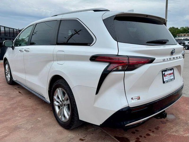 Used 2022 Toyota Sienna LimitedImage 7