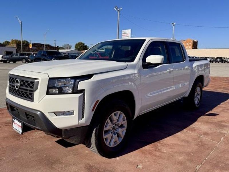 Used 2024 Nissan Frontier SVImage 1