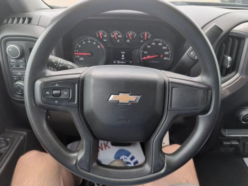2019 Chevrolet Silverado 1500 Custom photo 17