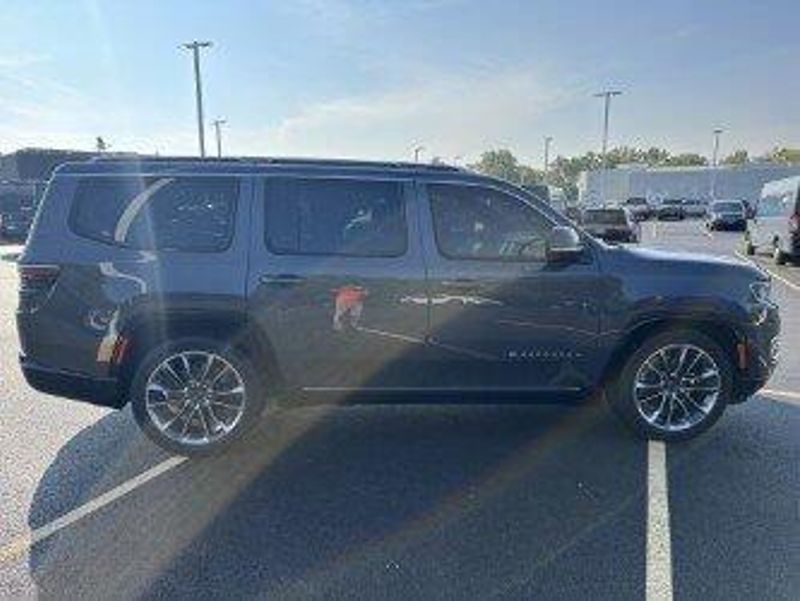 2022 Jeep Wagoneer Series III photo 3