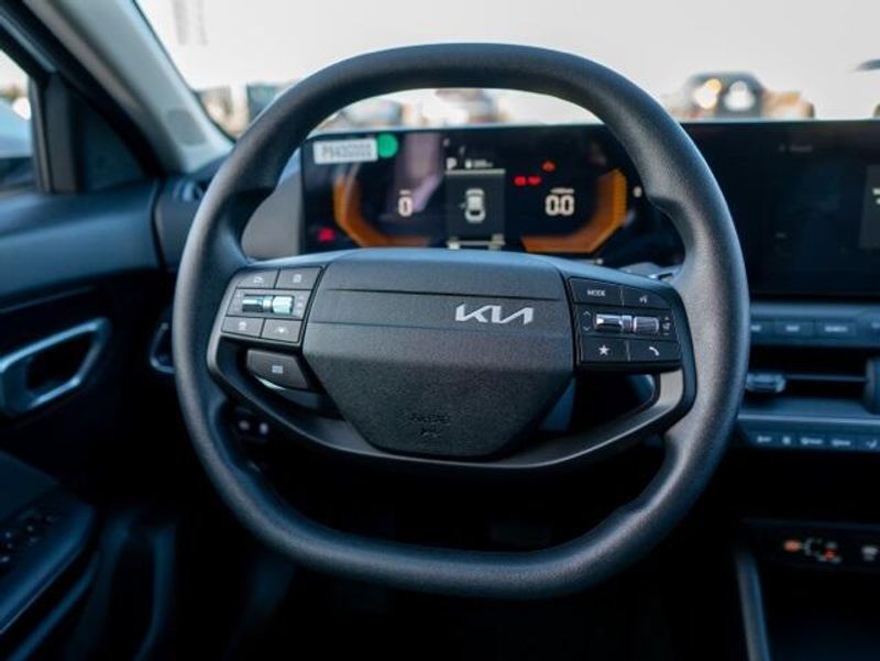 New 2025 Kia K4 LXSImage 12