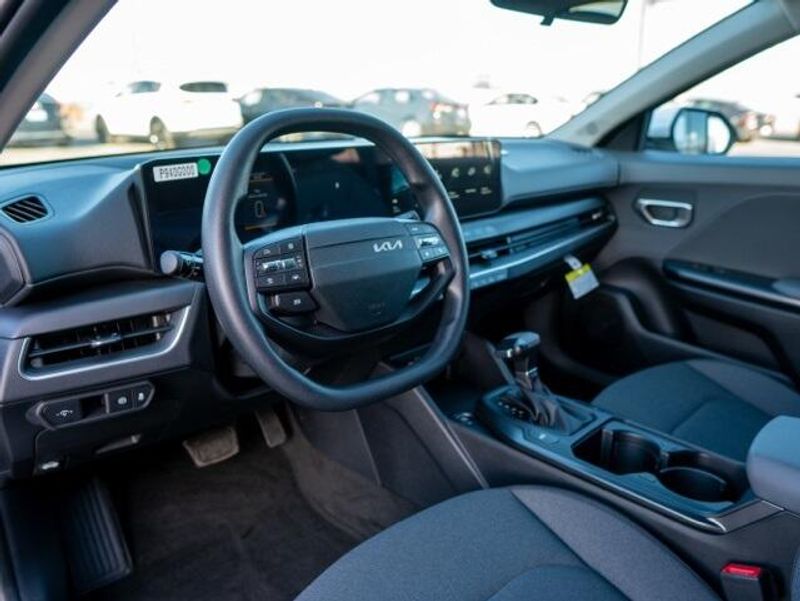 New 2025 Kia K4 LXSImage 9