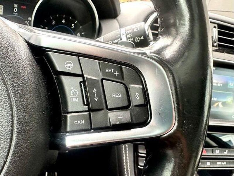 2017 Jaguar F-PACE 35t R-Sport