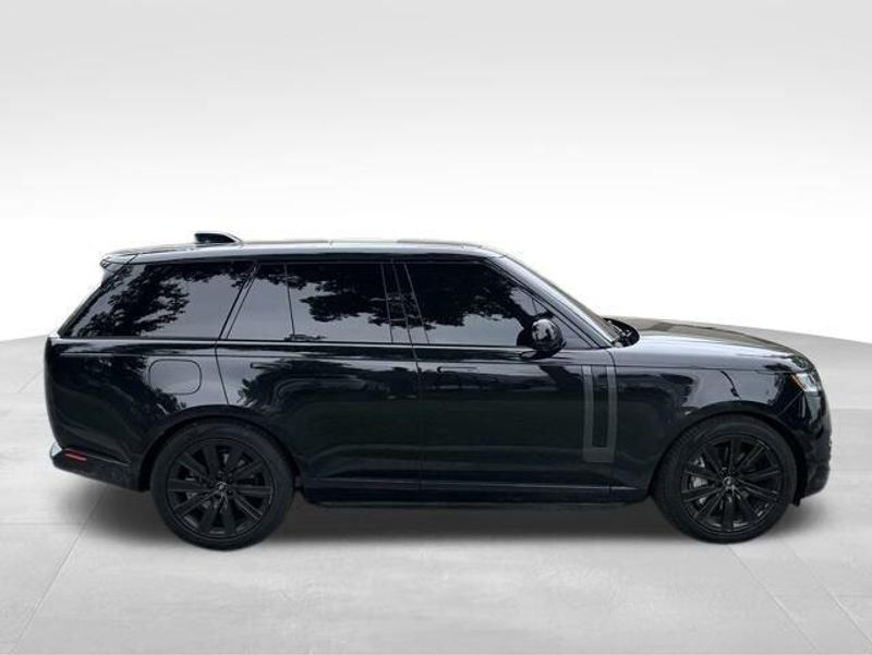 2025 Land Rover Range Rover SE