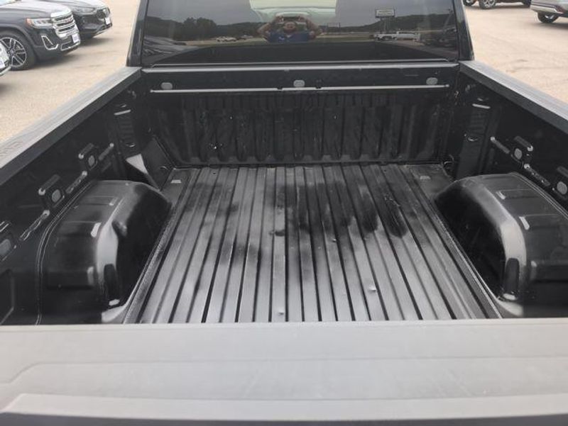 2019 Chevrolet Silverado 1500 Custom photo 5