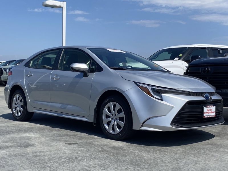 Used 2025 Toyota Corolla LEImage 2