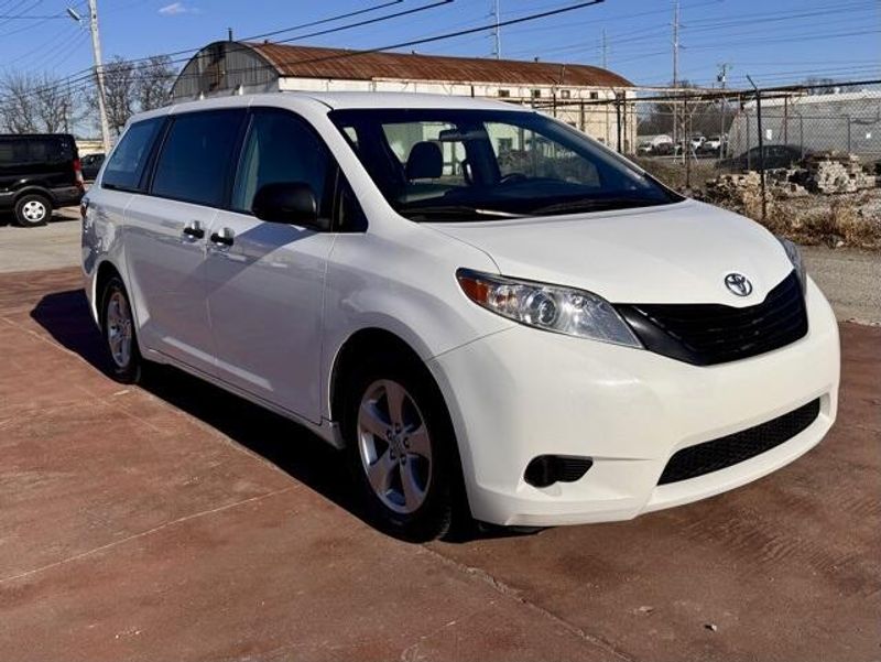 Used 2017 Toyota Sienna LImage 3