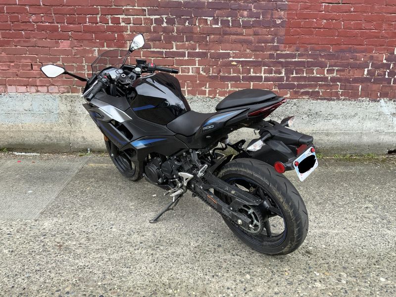 Used 2025 Kawasaki EX500-NINJA 