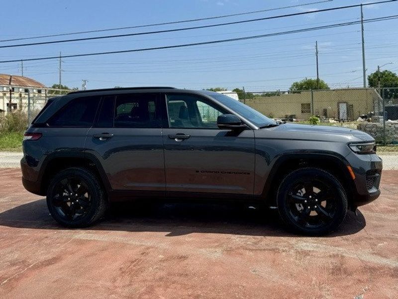 2024 Jeep Grand Cherokee Altitude X 4x4Image 4