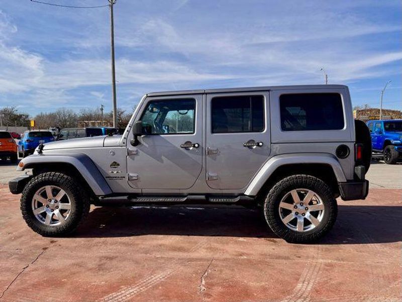 Used 2016 Jeep Wrangler Unlimited SaharaImage 9
