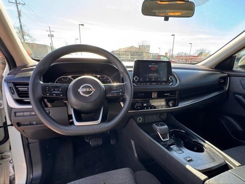 Used 2023 Nissan Rogue SVImage 9