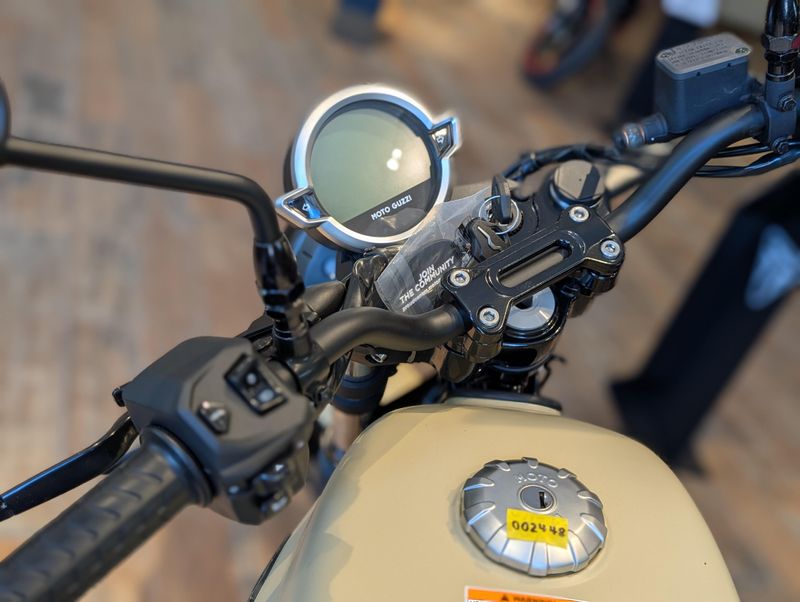 New 2027 Moto Guzzi V7 STONE Image 5