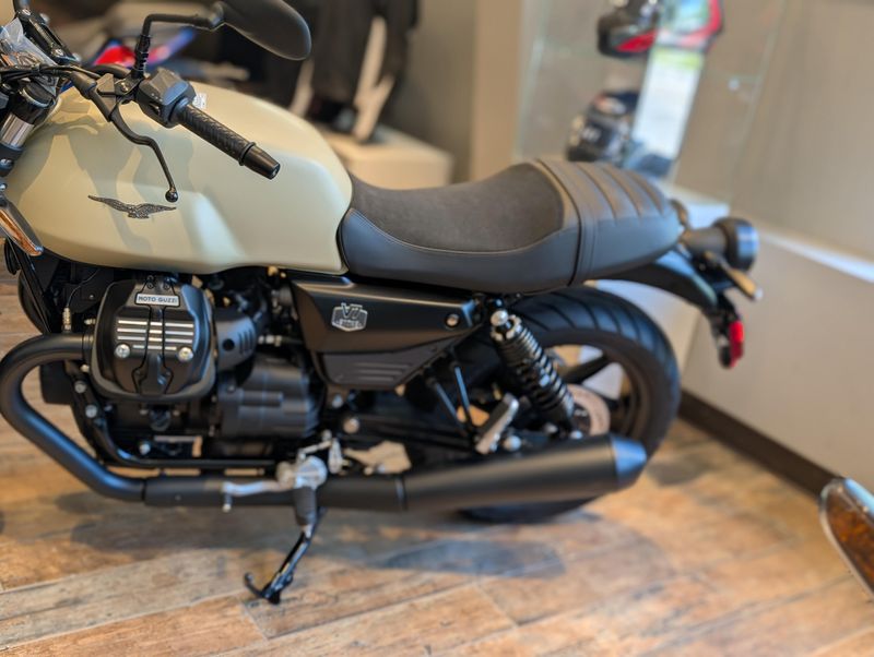 New 2027 Moto Guzzi V7 STONE Image 2