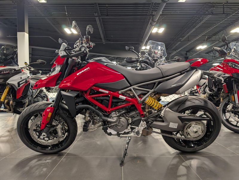 2025 Ducati HYPERMOTARD 950Image 4